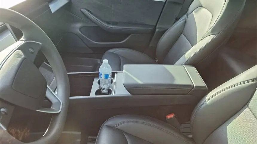 2025 Tesla Model 3 5YJ3E1EB5SF887646