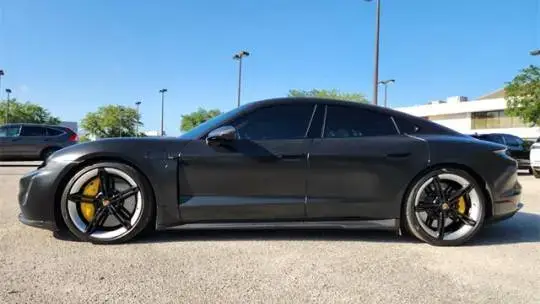 2022 Porsche Taycan - Images - 4