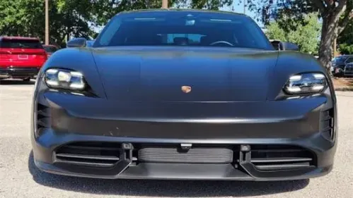 2022 Porsche Taycan - Images - 10