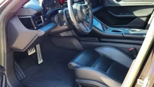 2022 Porsche Taycan - Images - 11