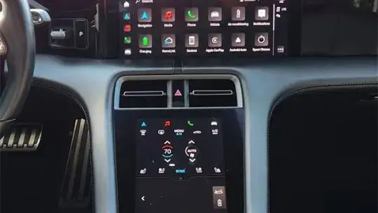 2022 Porsche Taycan - Images - 14