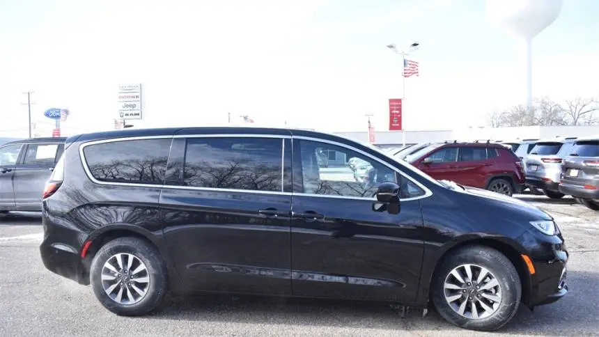 2025 Chrysler Pacifica 2C4RC1S75SR550110