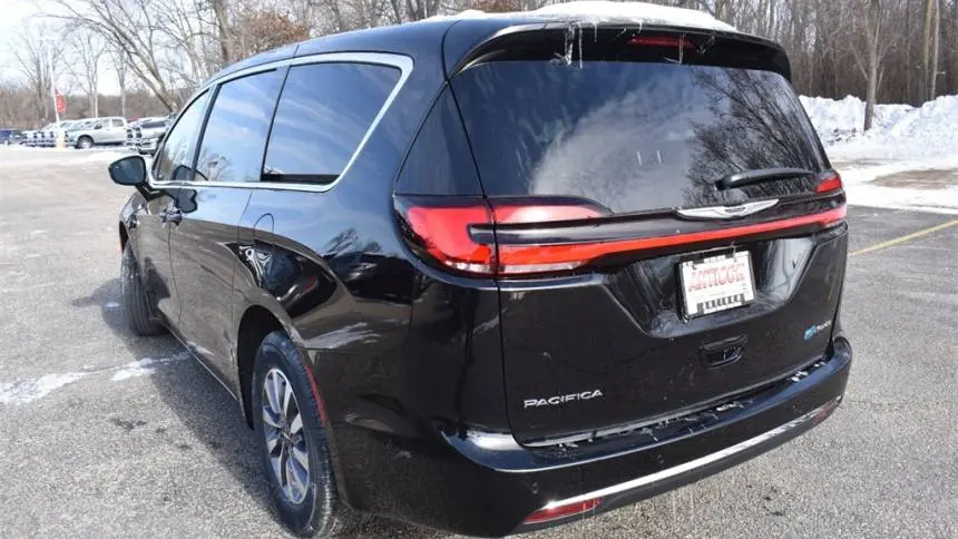 2025 Chrysler Pacifica 2C4RC1S75SR550110