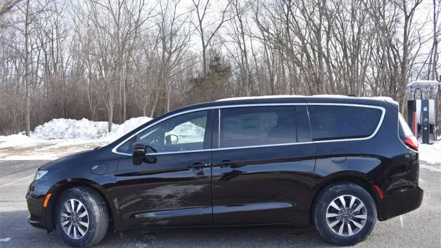 2025 Chrysler Pacifica 2C4RC1S75SR550110