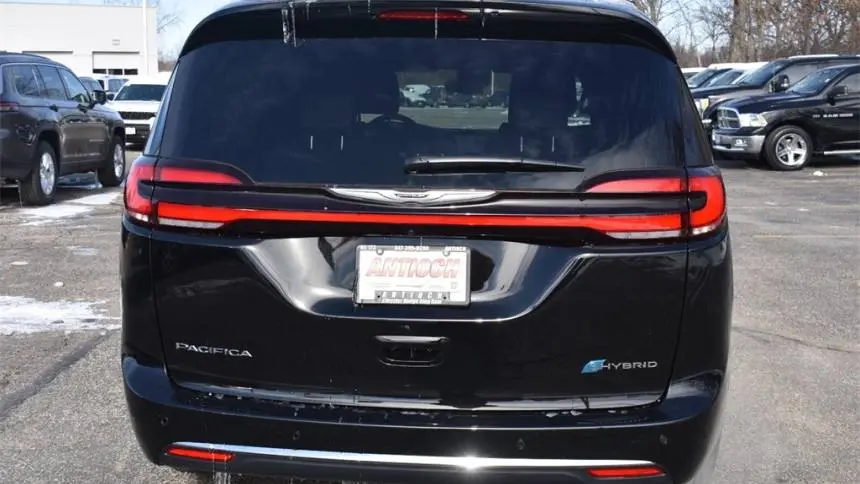 2025 Chrysler Pacifica 2C4RC1S75SR550110