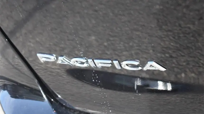 2025 Chrysler Pacifica 2C4RC1S75SR550110