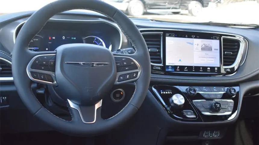 2025 Chrysler Pacifica 2C4RC1S75SR550110