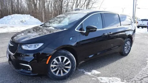 2025 Chrysler Pacifica 2C4RC1S75SR550110