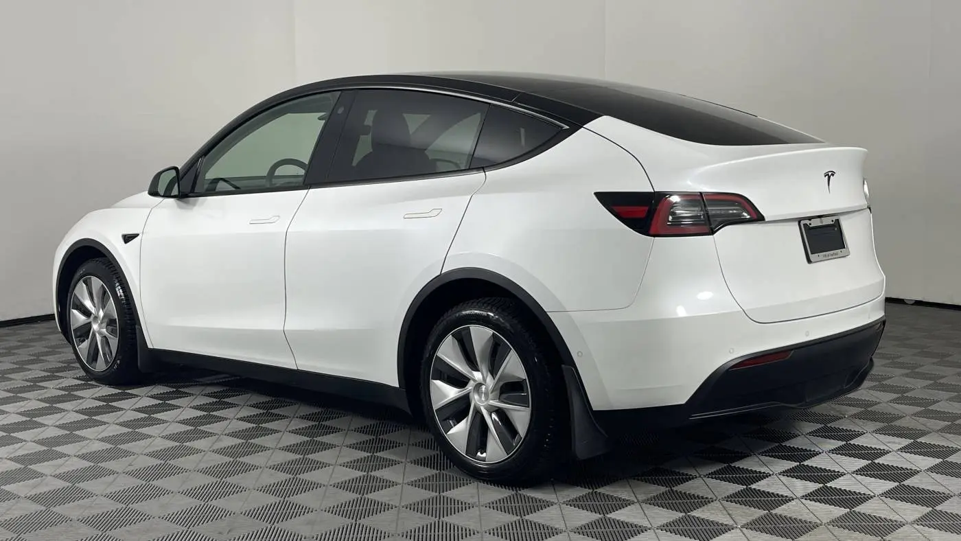 2021 Tesla Model Y 5YJYGDEE3MF268509