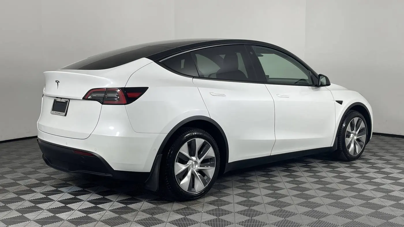 2021 Tesla Model Y 5YJYGDEE3MF268509