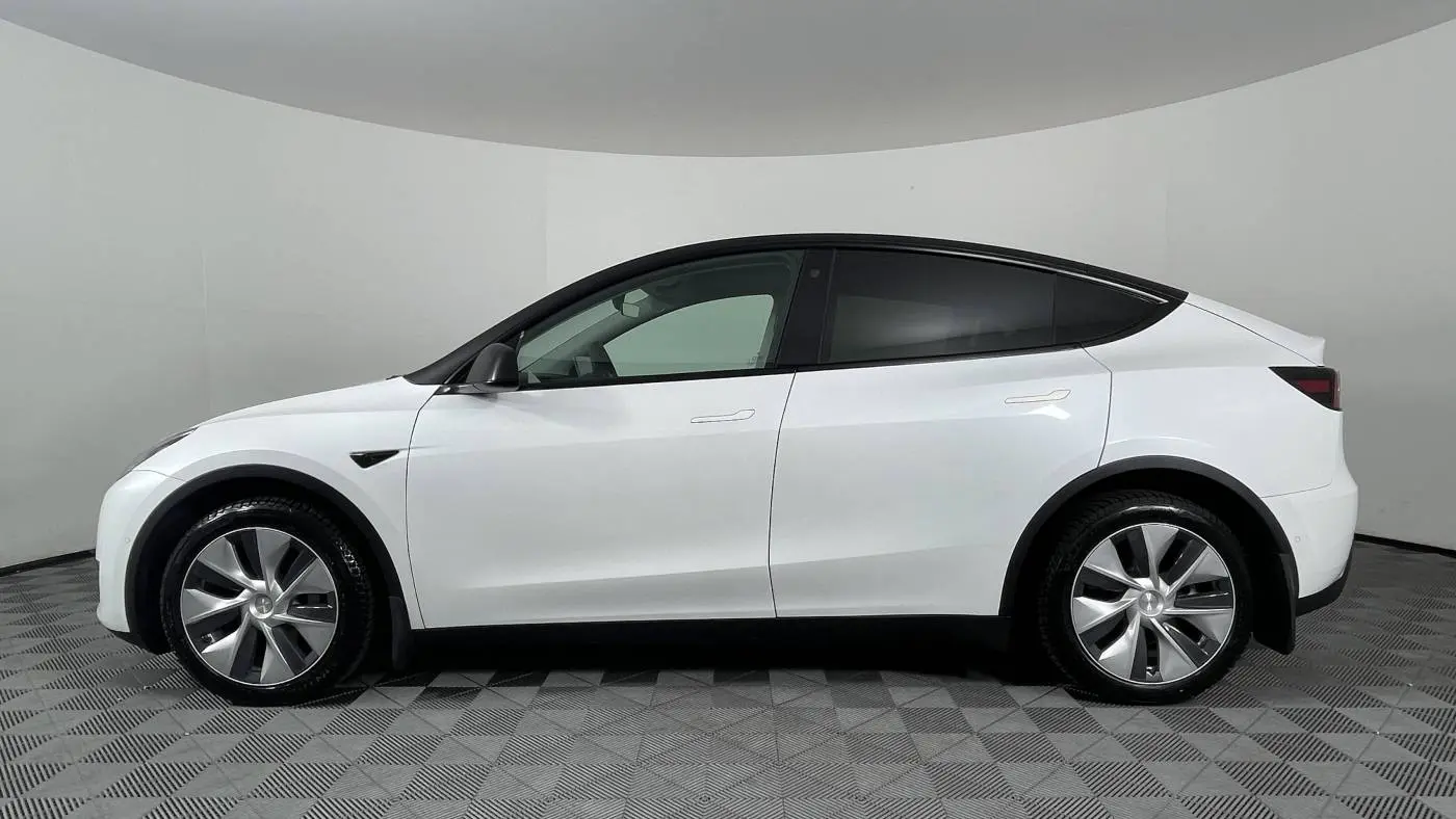 2021 Tesla Model Y 5YJYGDEE3MF268509