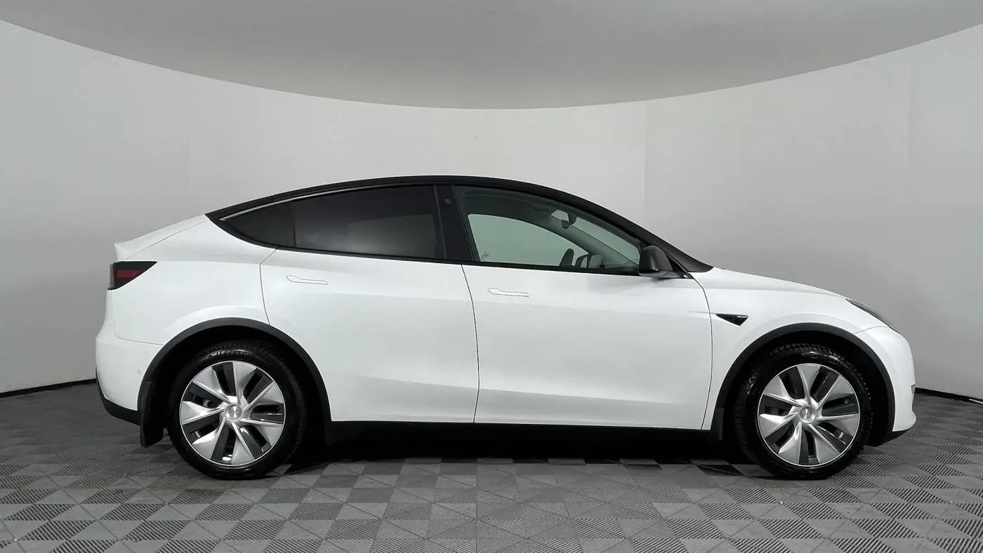 2021 Tesla Model Y 5YJYGDEE3MF268509
