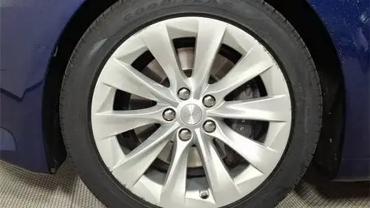 2017 Tesla Model S - Images - 9