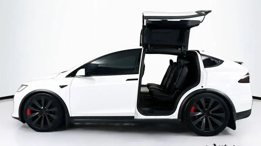 2022 Tesla Model X - Images - 4