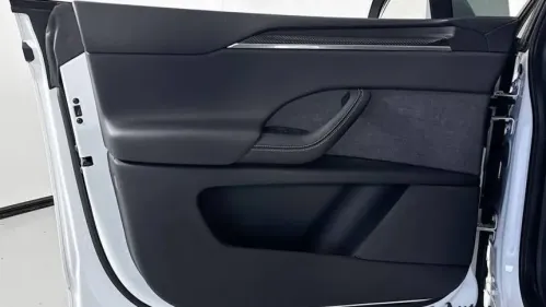 2022 Tesla Model X - Images - 23