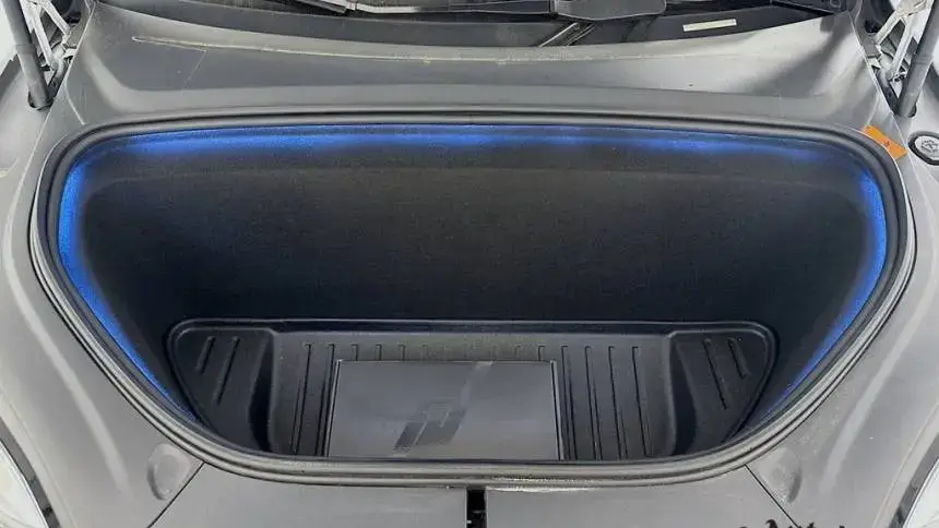 2022 Tesla Model X - Images - 39