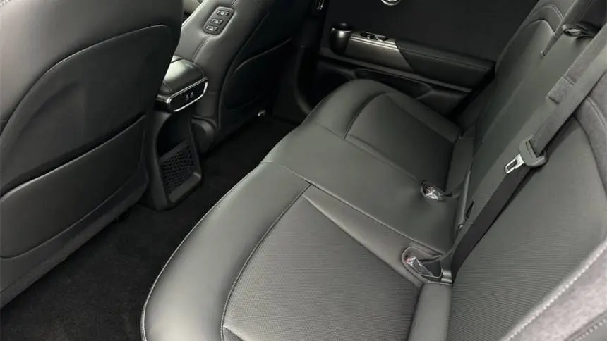 2025 Genesis GV60 KMUKB4SAXSU028235