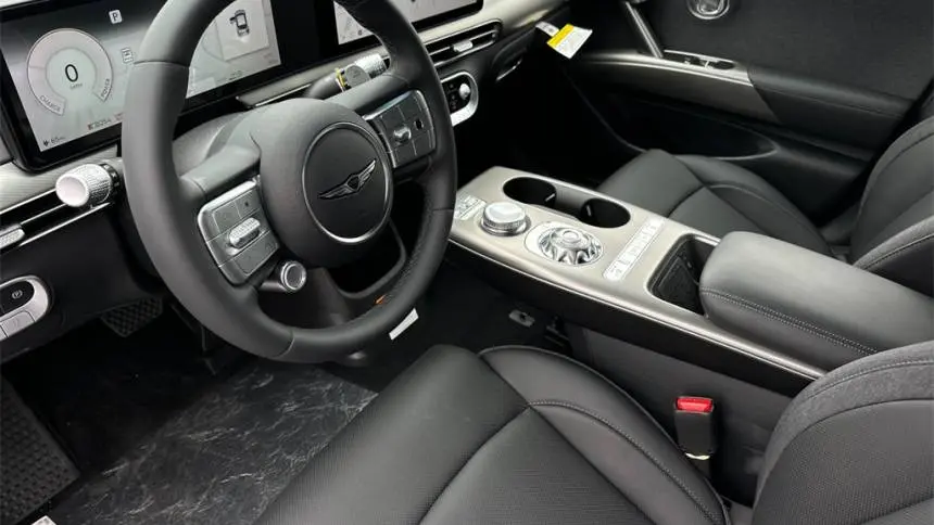 2025 Genesis GV60 KMUKB4SAXSU028235