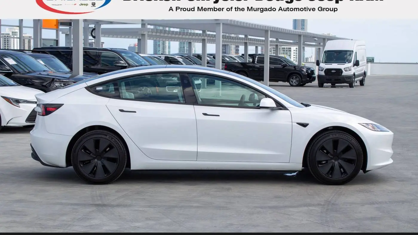 2025 Tesla Model 3 5YJ3E1EA5SF908003