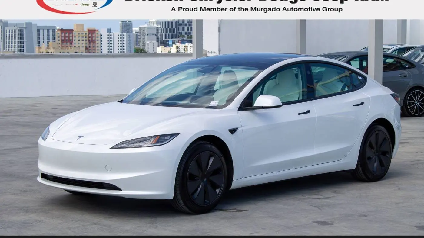 2025 Tesla Model 3 5YJ3E1EA5SF908003