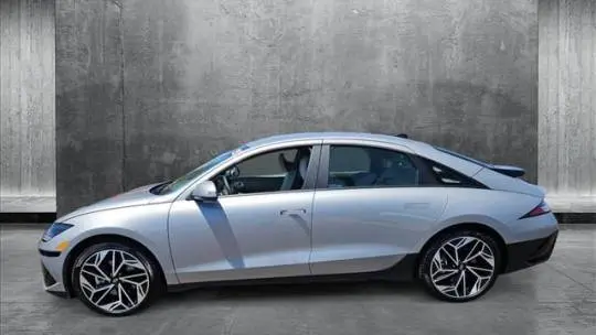 2025 Hyundai IONIQ 6 KMHM34AA8SA083385