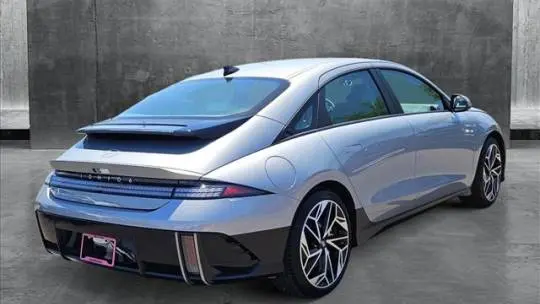 2025 Hyundai IONIQ 6 KMHM34AA8SA083385