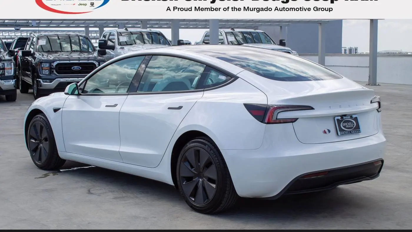 2025 Tesla Model 3 5YJ3E1EA5SF908003