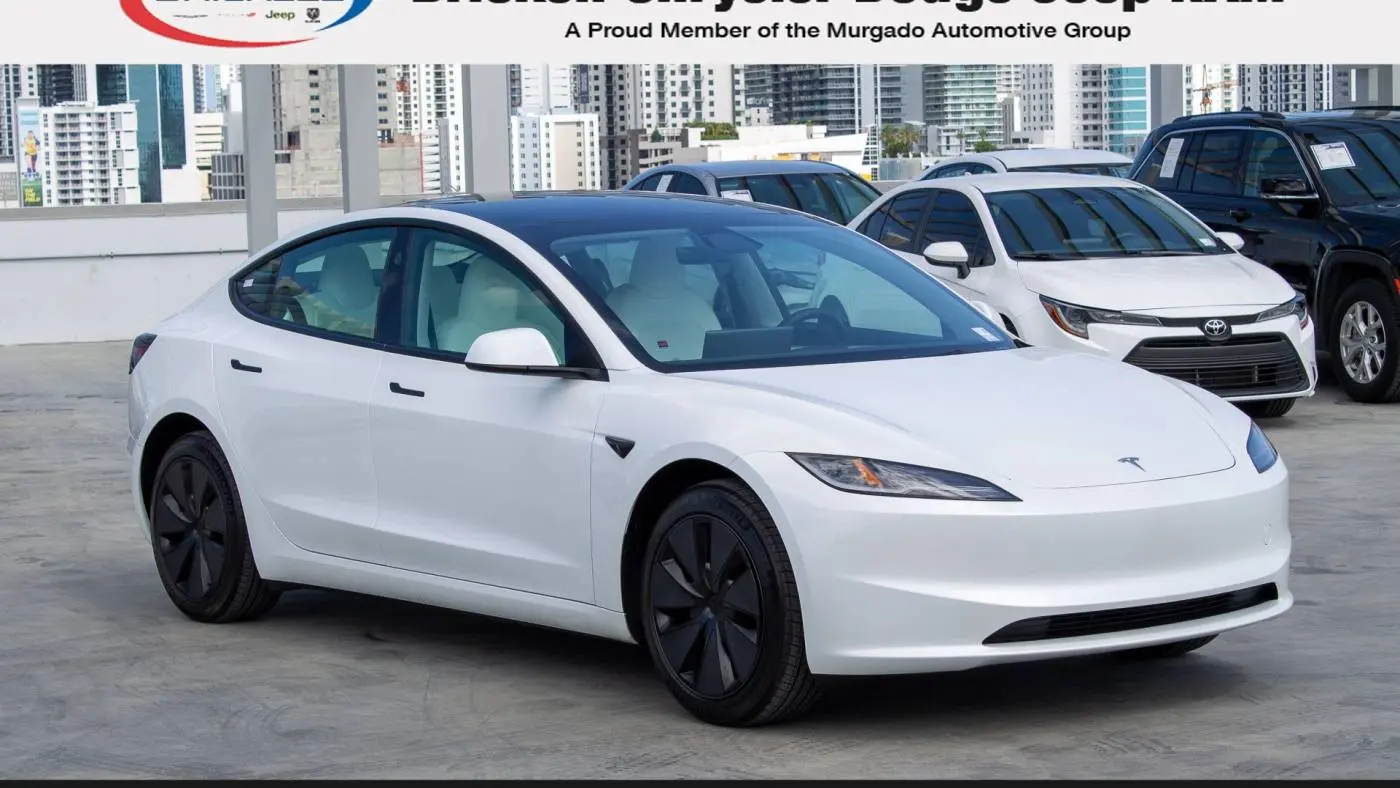2025 Tesla Model 3 5YJ3E1EA5SF908003