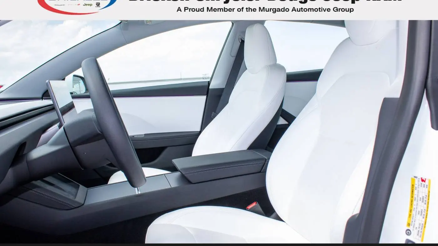2025 Tesla Model 3 5YJ3E1EA5SF908003