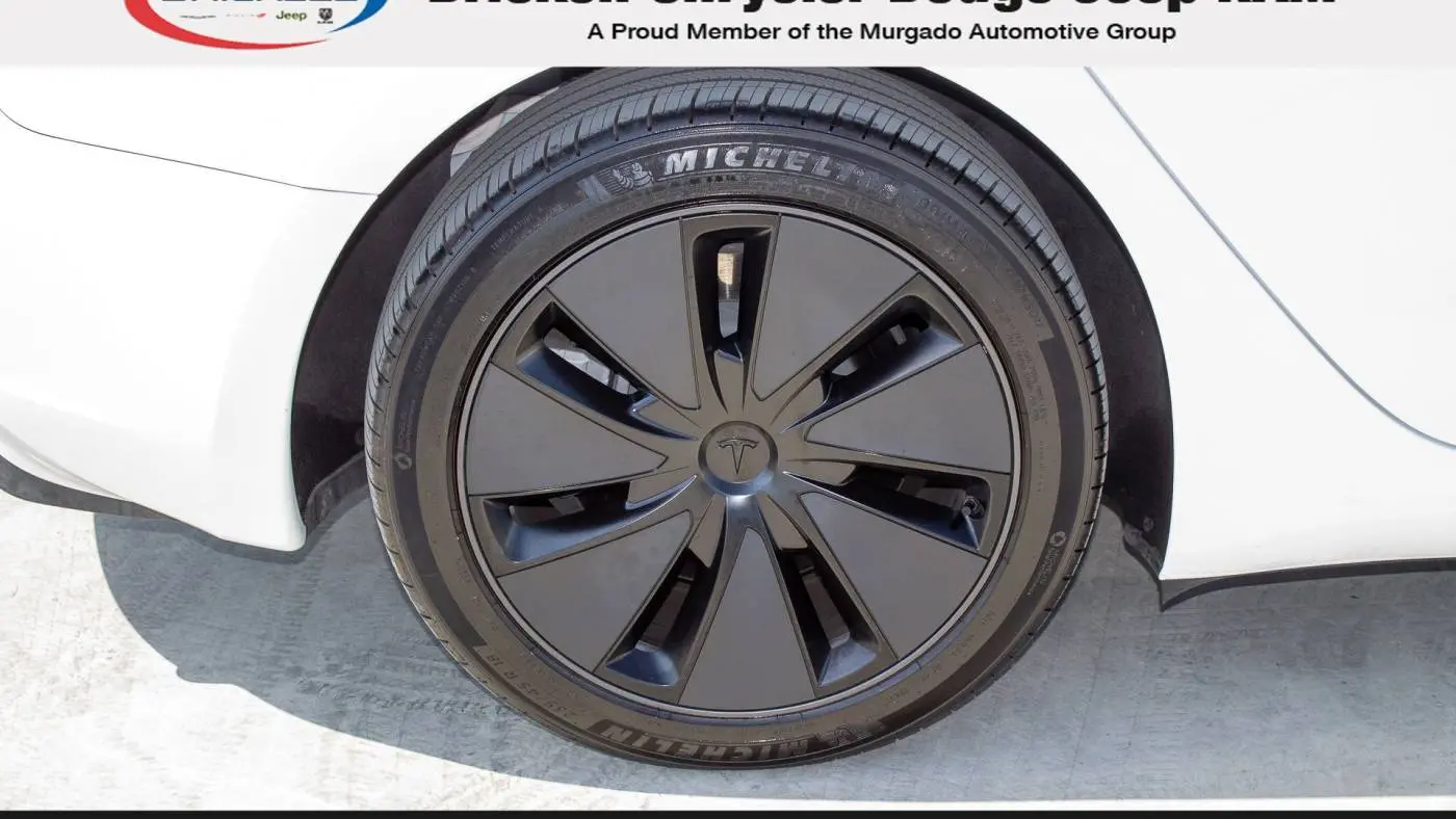 2025 Tesla Model 3 5YJ3E1EA5SF908003