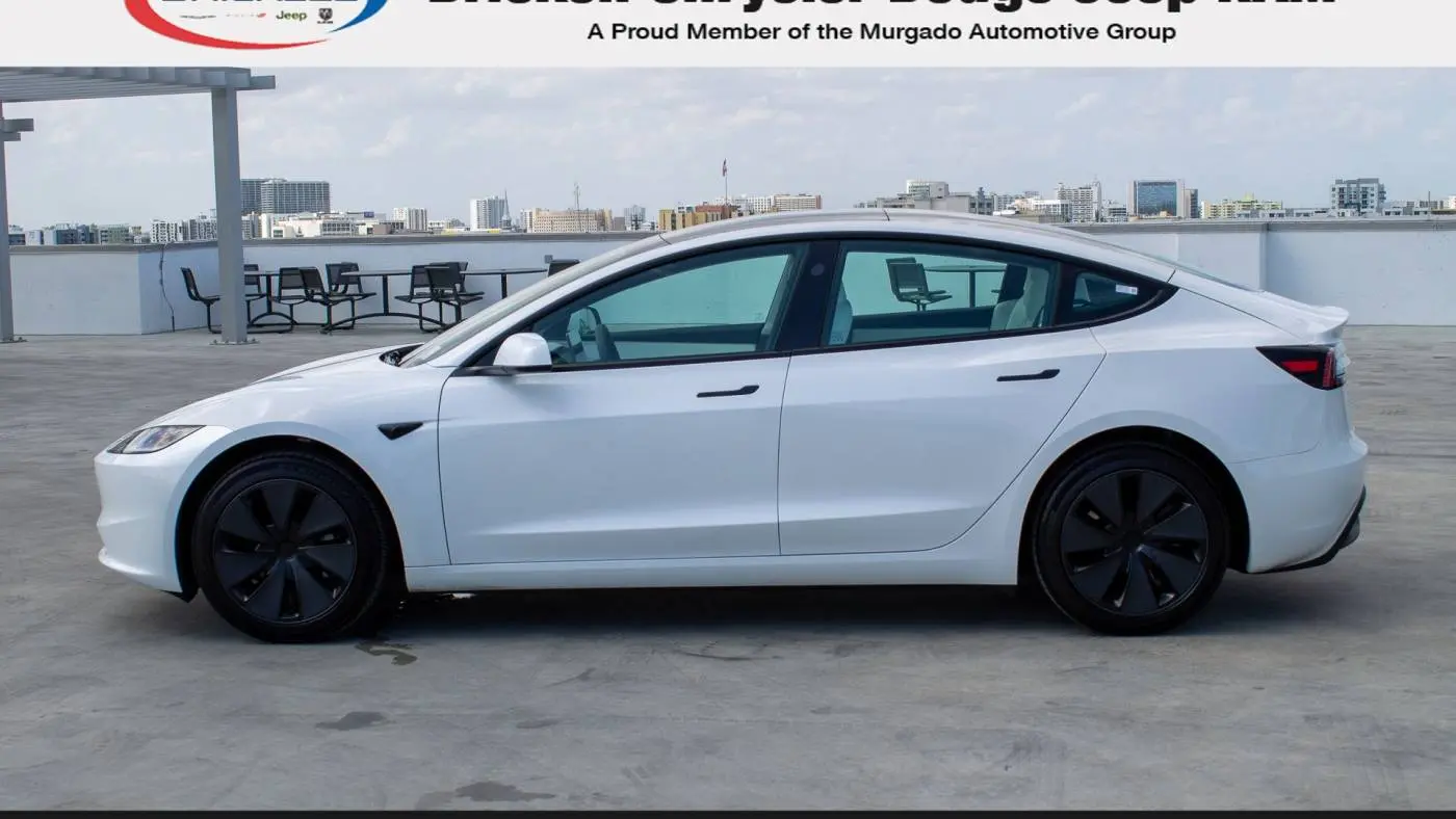 2025 Tesla Model 3 5YJ3E1EA5SF908003