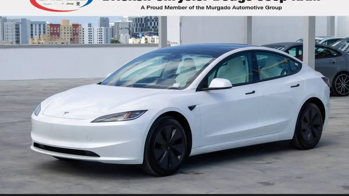 2025 Tesla Model 3 5YJ3E1EA5SF908003