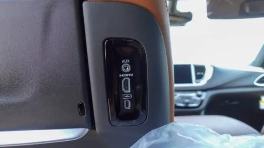 2025 Chrysler Pacifica 2C4RC1N79SR576219