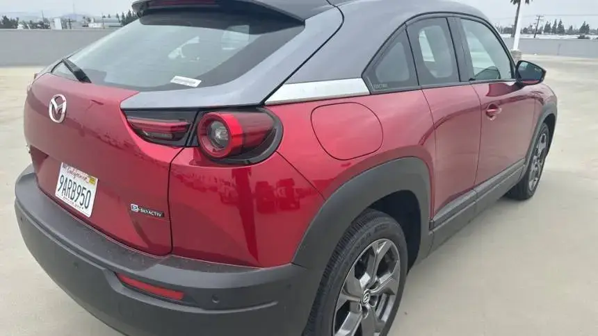 2022 Mazda MX-30 EV - Images - 4