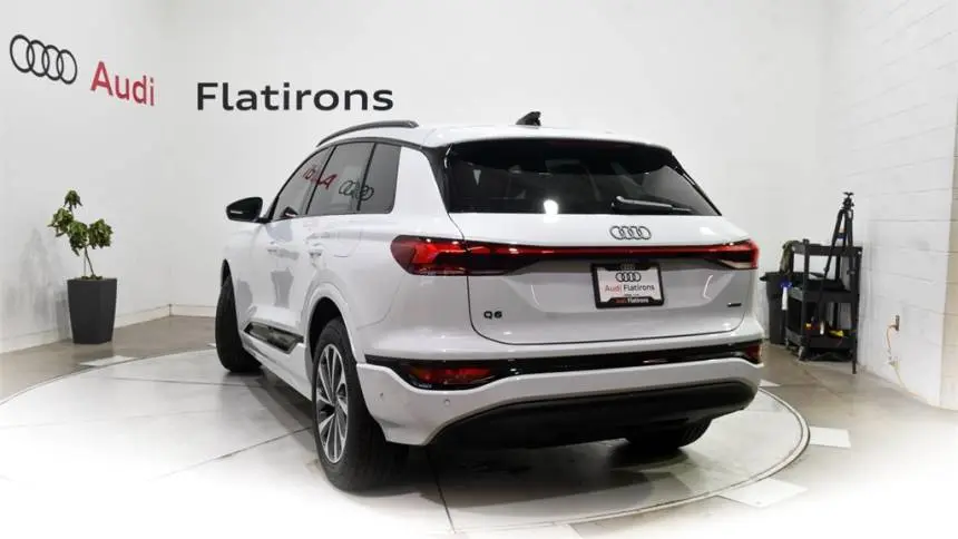 2025 Audi Q6 e-tron WA124BGF9SA038241