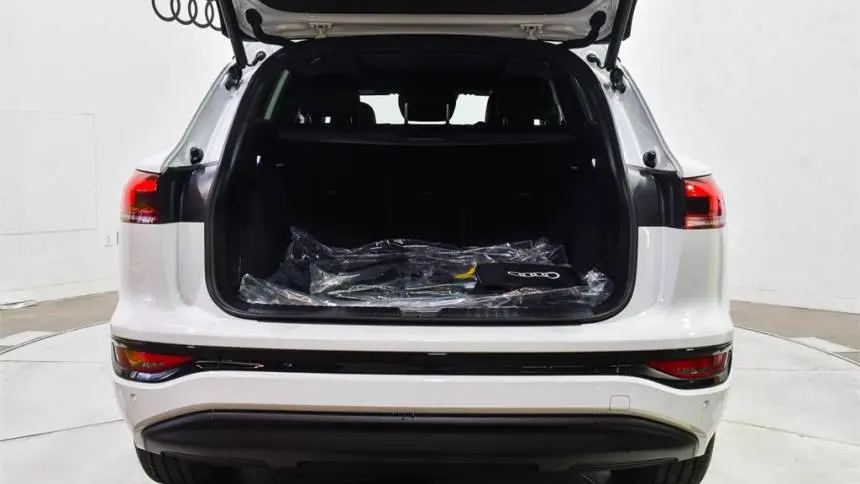 2025 Audi Q6 e-tron WA124BGF9SA038241