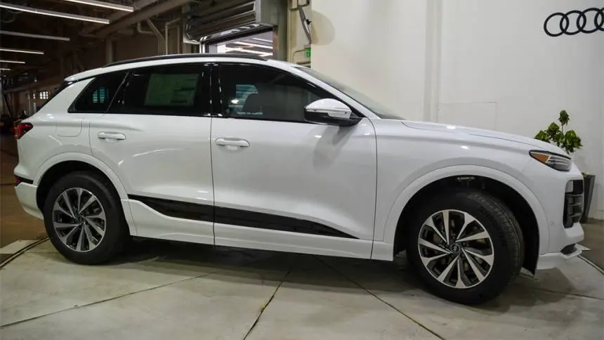 2025 Audi Q6 e-tron WA124BGF9SA038241