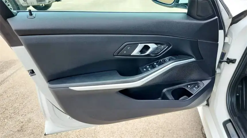 2024 BMW 3 Series - Images - 32