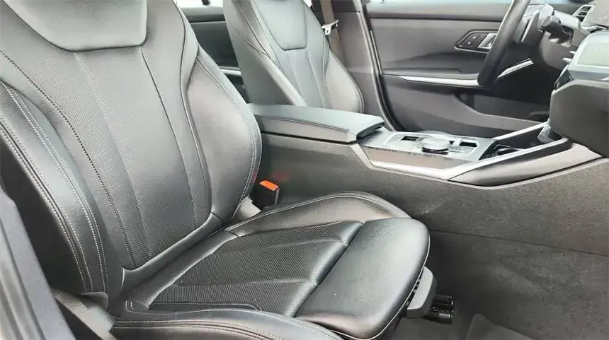 2024 BMW 3 Series - Images - 36