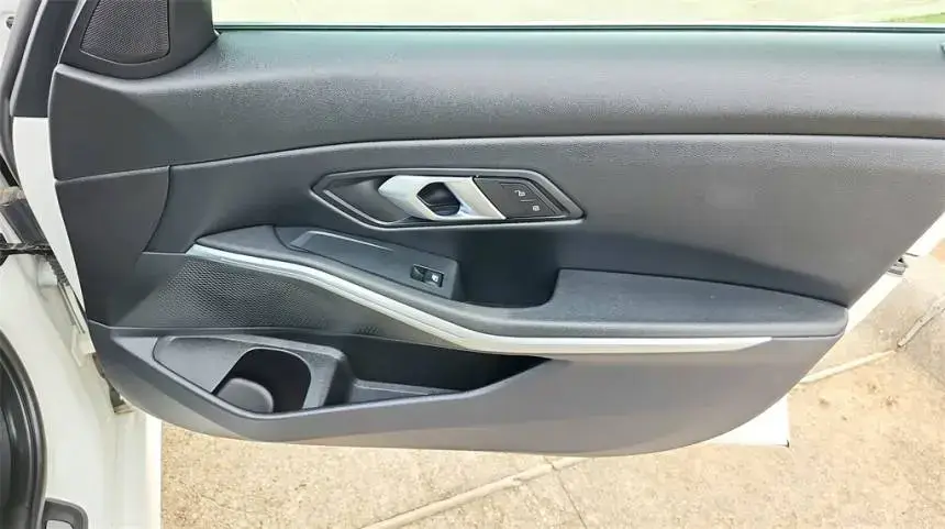 2024 BMW 3 Series - Images - 37