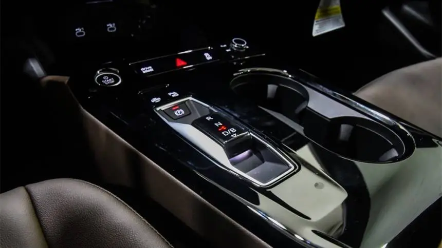 2025 Audi Q6 e-tron WA114BGFXSA037501
