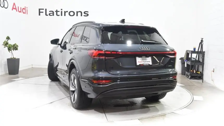 2025 Audi Q6 e-tron WA114BGFXSA037501