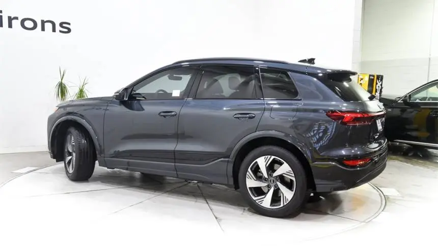 2025 Audi Q6 e-tron WA114BGFXSA037501