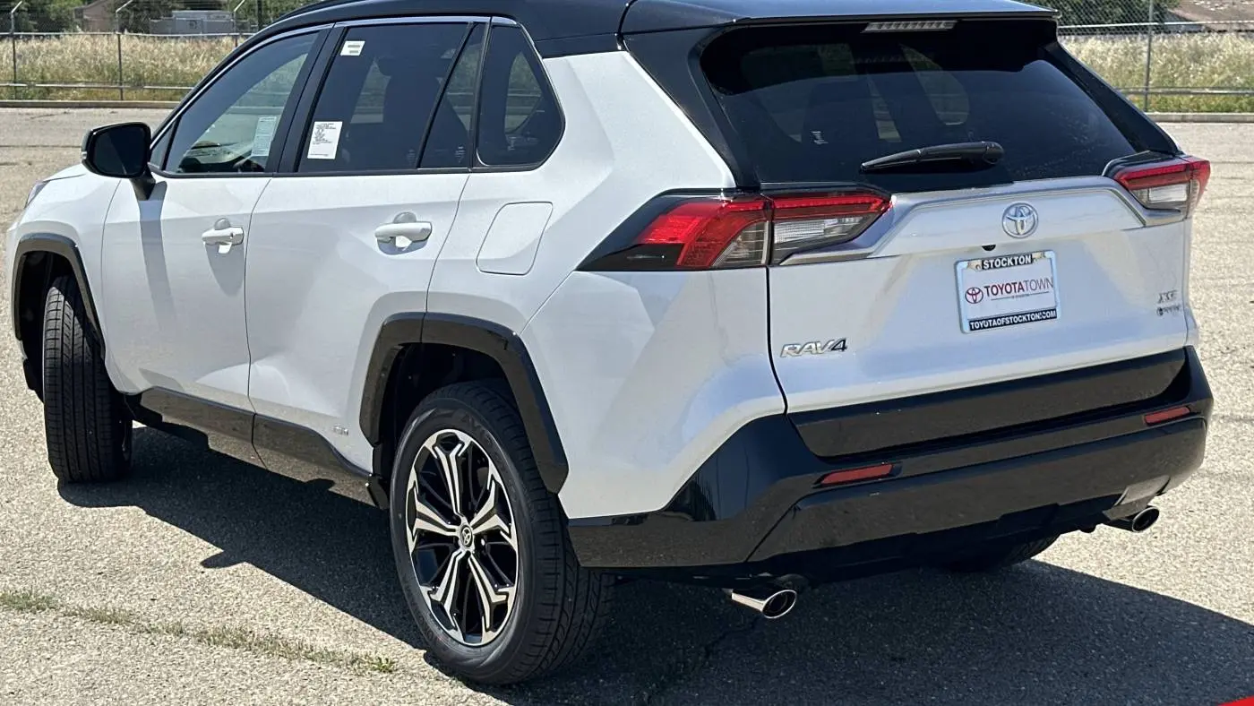 2025 Toyota RAV4 Plug-In Hybrid JTMEB3FV2SD257208