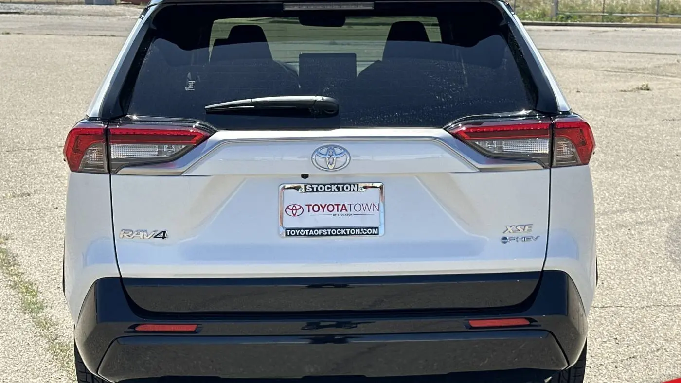 2025 Toyota RAV4 Plug-In Hybrid JTMEB3FV2SD257208