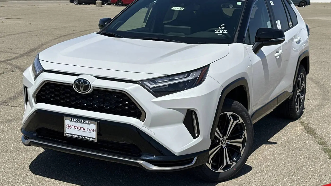 2025 Toyota RAV4 Plug-In Hybrid JTMEB3FV2SD257208