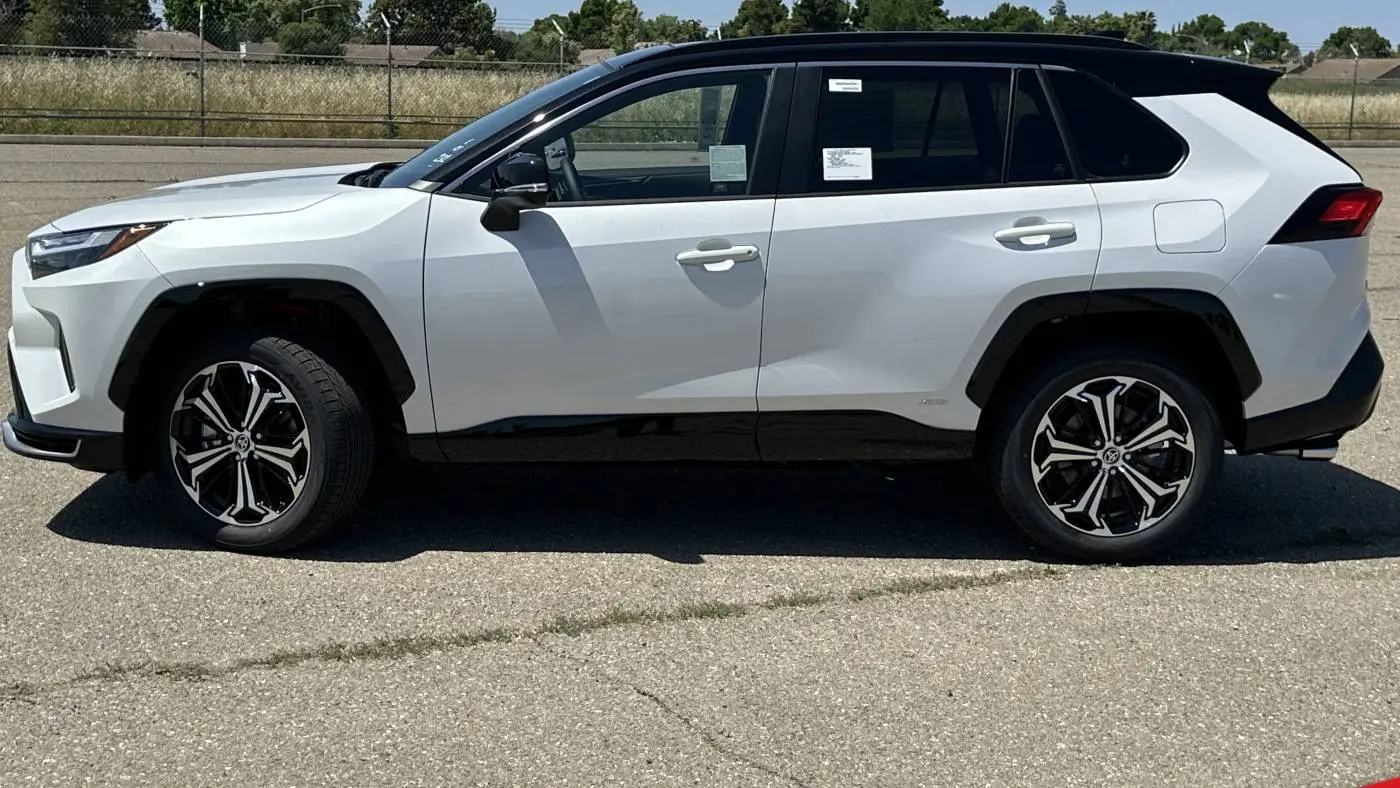 2025 Toyota RAV4 Plug-In Hybrid JTMEB3FV2SD257208