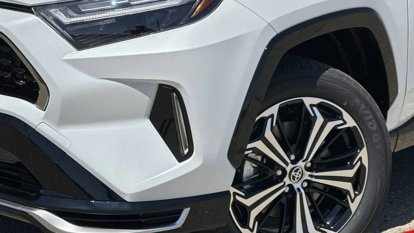 2025 Toyota RAV4 Plug-In Hybrid JTMEB3FV2SD257208