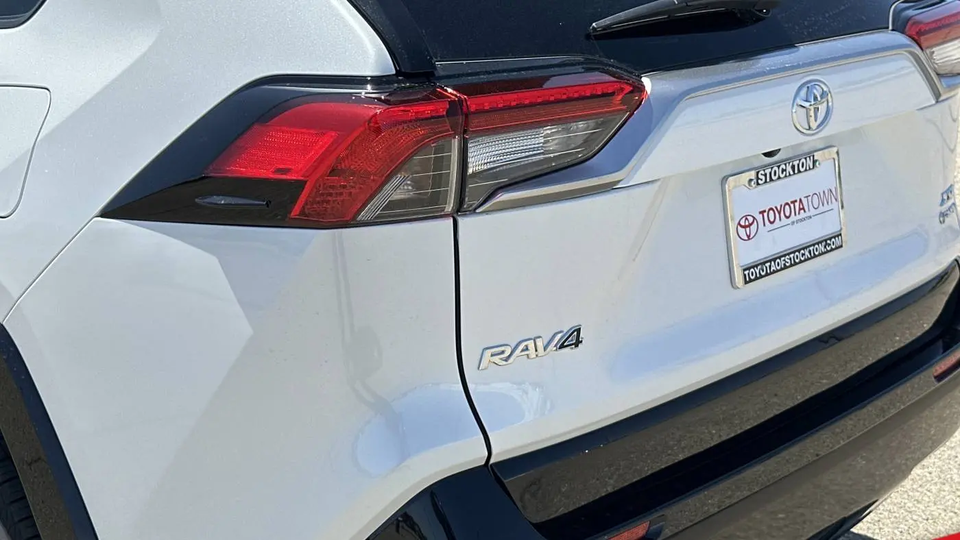 2025 Toyota RAV4 Plug-In Hybrid JTMEB3FV2SD257208