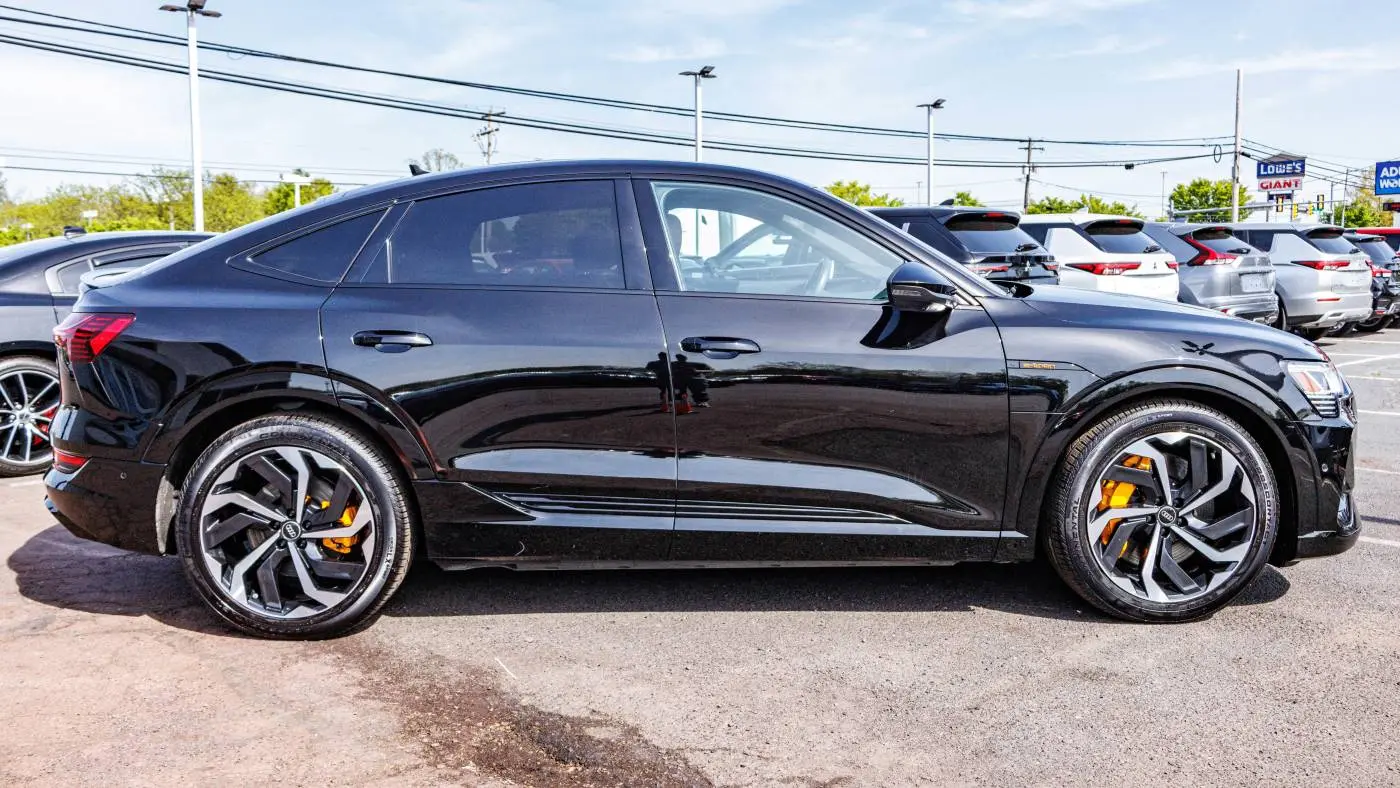 2022 Audi e-tron WA12AAGE2NB024173